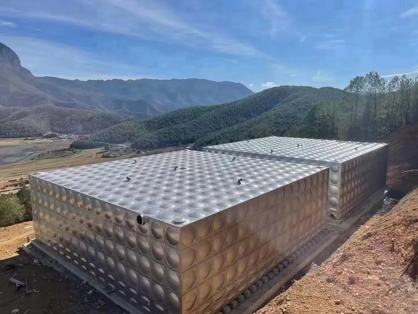 square poly water tanks